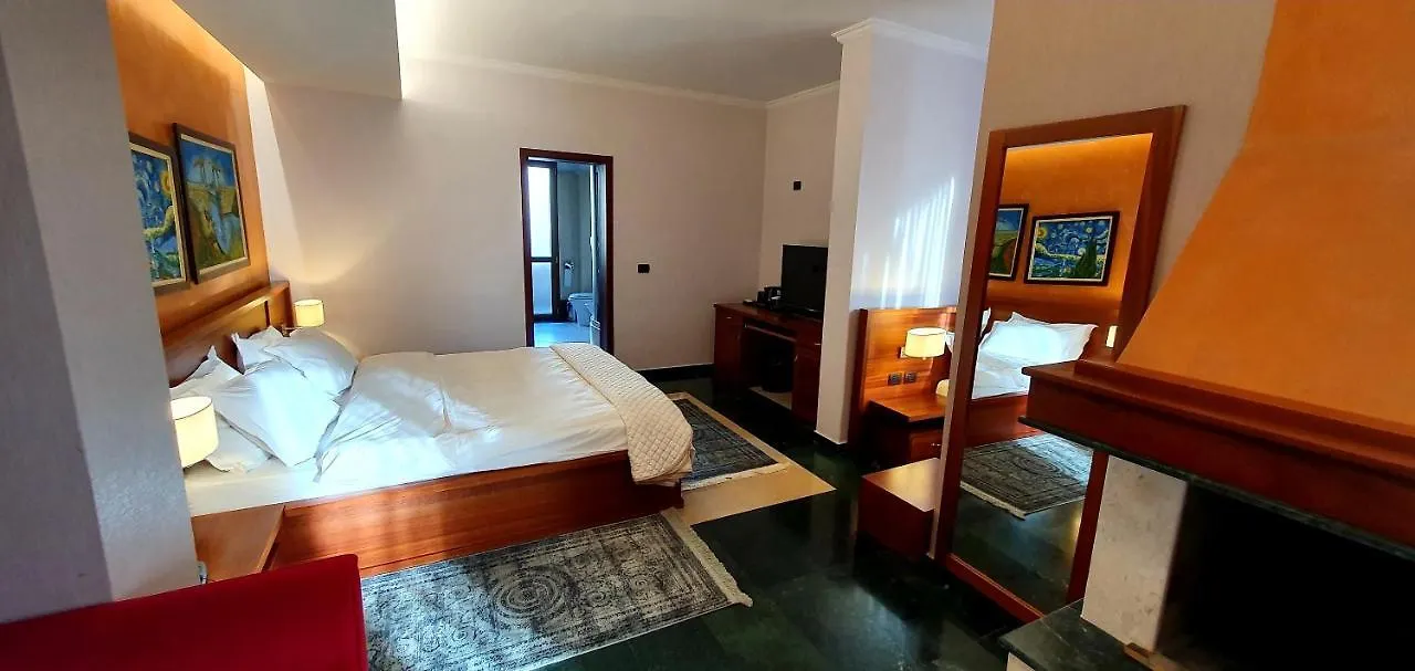 ****  Nov Hotel Tirana Albánia